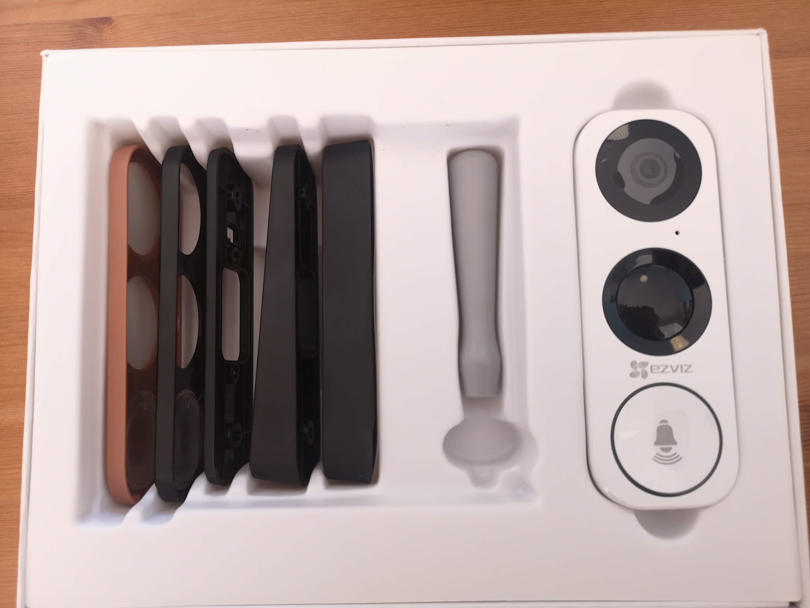 The Ezviz DB1 unboxed. 3 faceplaces, 2 wedges, the doorbell, some tools, plus wiring, fixing and a power kit